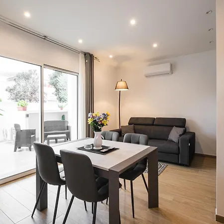 Pensjonat Majamy House *