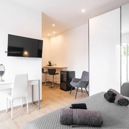 Majamy House Pensjonat *